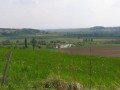Výhled od střediska OK1KHL na Koudelku, Velinskou stráň a rybníček pod Blažkovcem